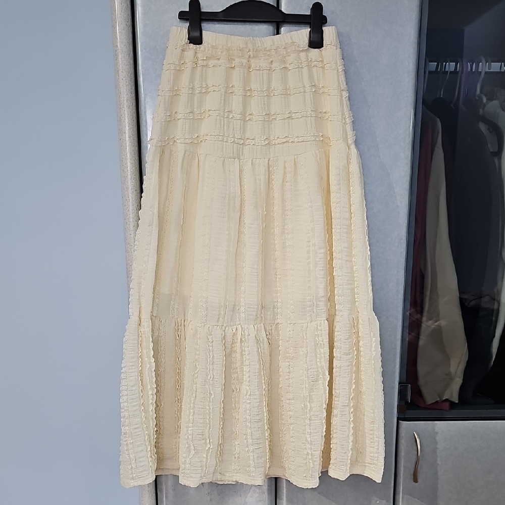 Good Luck Gem Elegant Cream Maxi Lace Skirt, S
